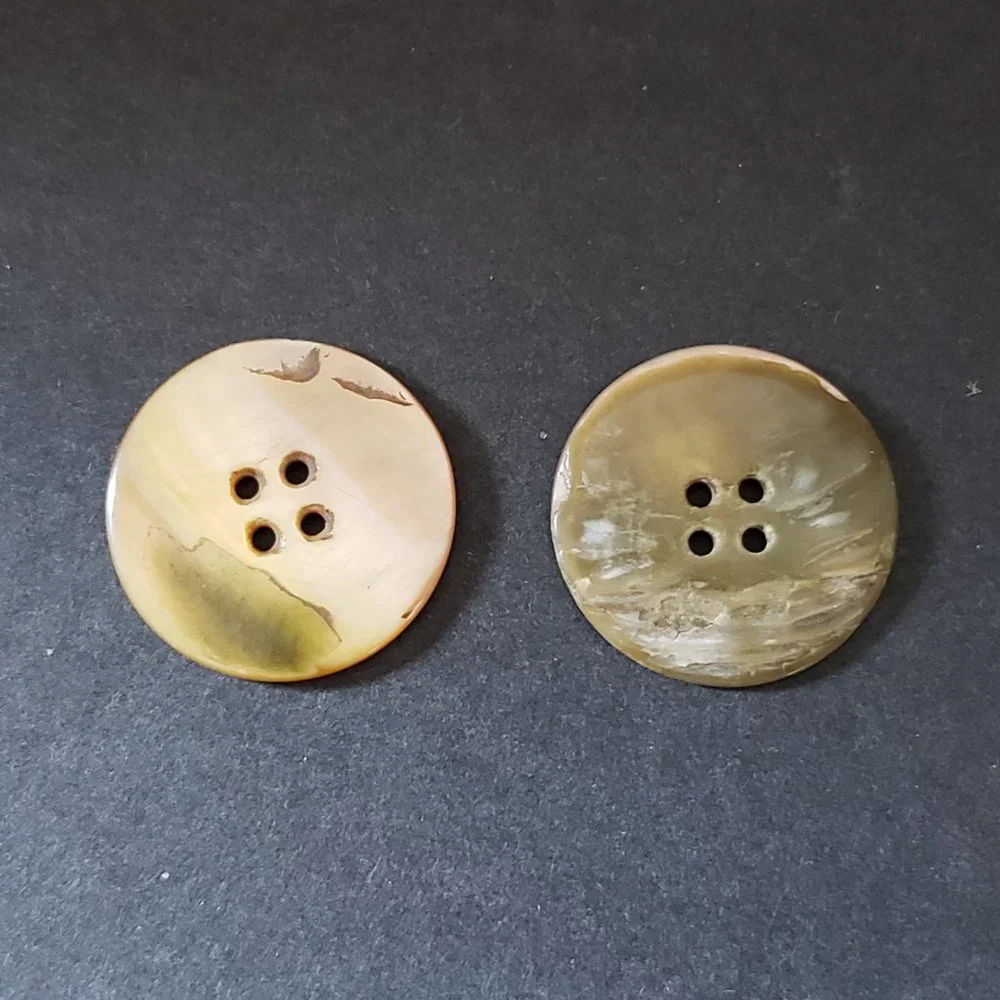 (4/$15) Vintage mother of pearl sewing buttons